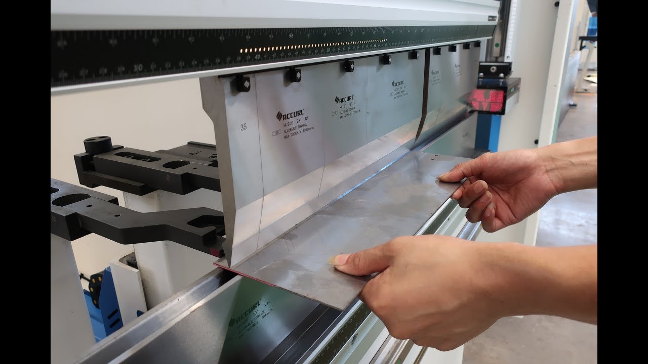 Accurl standard Punch Tooling with 1-V dies VS ACCURL V Roller Dies for Press Brake Applications