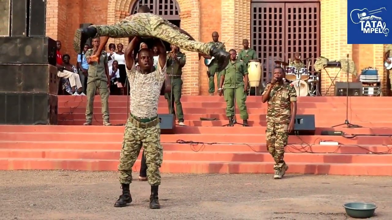 Cathédrale de Bangui : Démonstration de Commandos Jazz de Centrafrique à la fête en paroisse