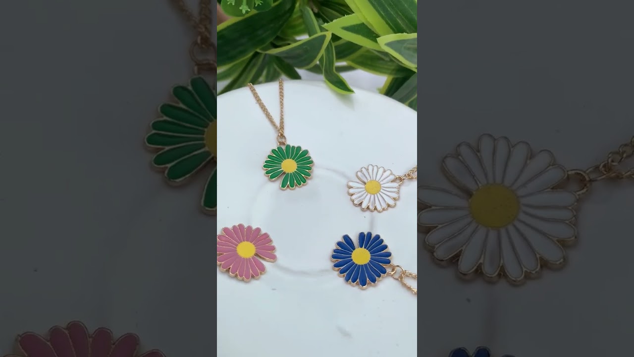 wait for it 🤩 || Daisy flower pendant with free chain || contact us|| mygiftservice||