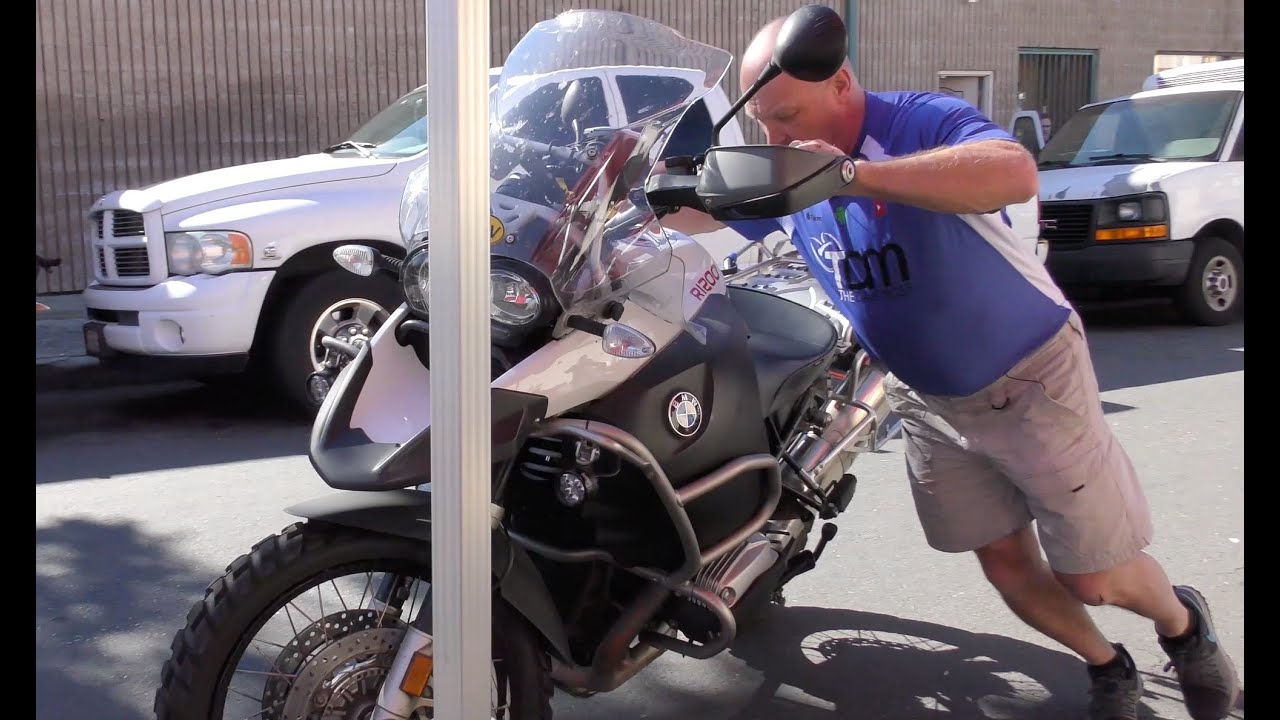 2 Clicks Out: R1200GS vs Super Tenere (TRAILER)