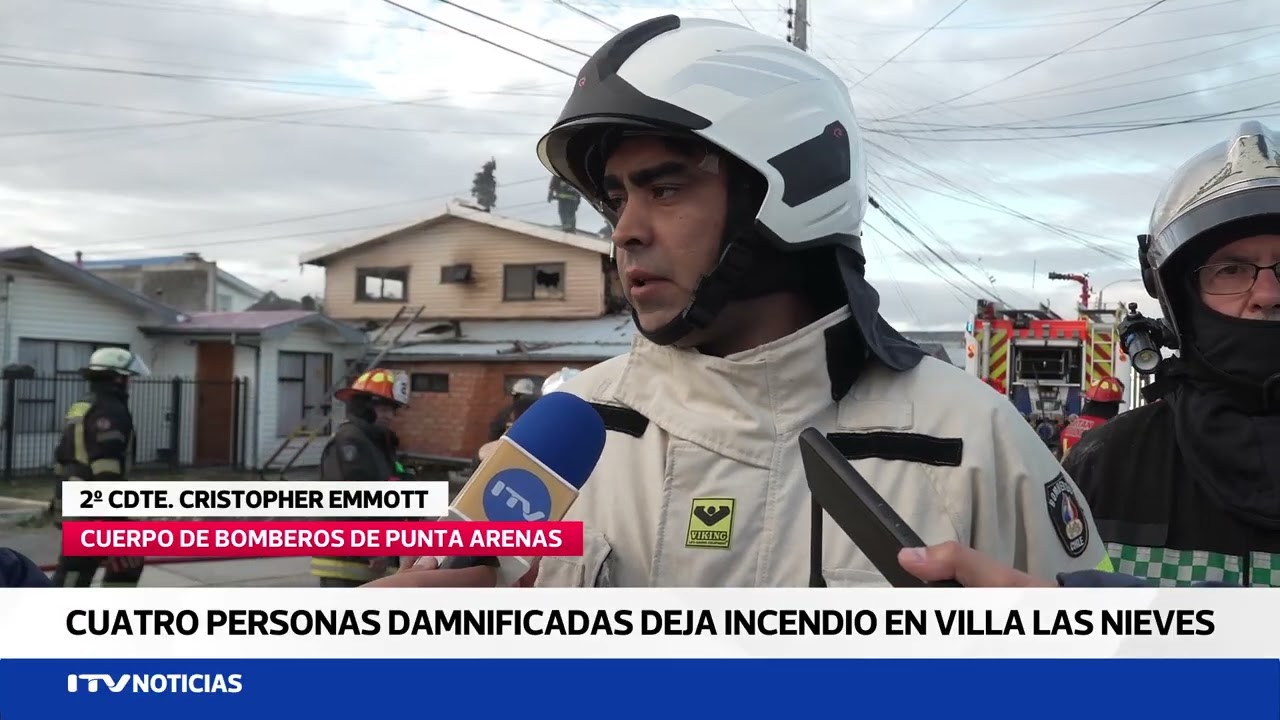 Incendio afecta vivienda de dos niveles en Villa Las Nieves