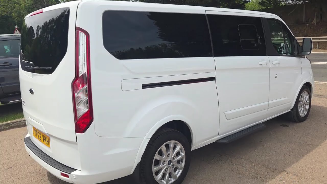 FORD TOURNEO CUSTOM 2.0 320 L2 TITANIUM 9 SEATS WET BELT JUST DONE