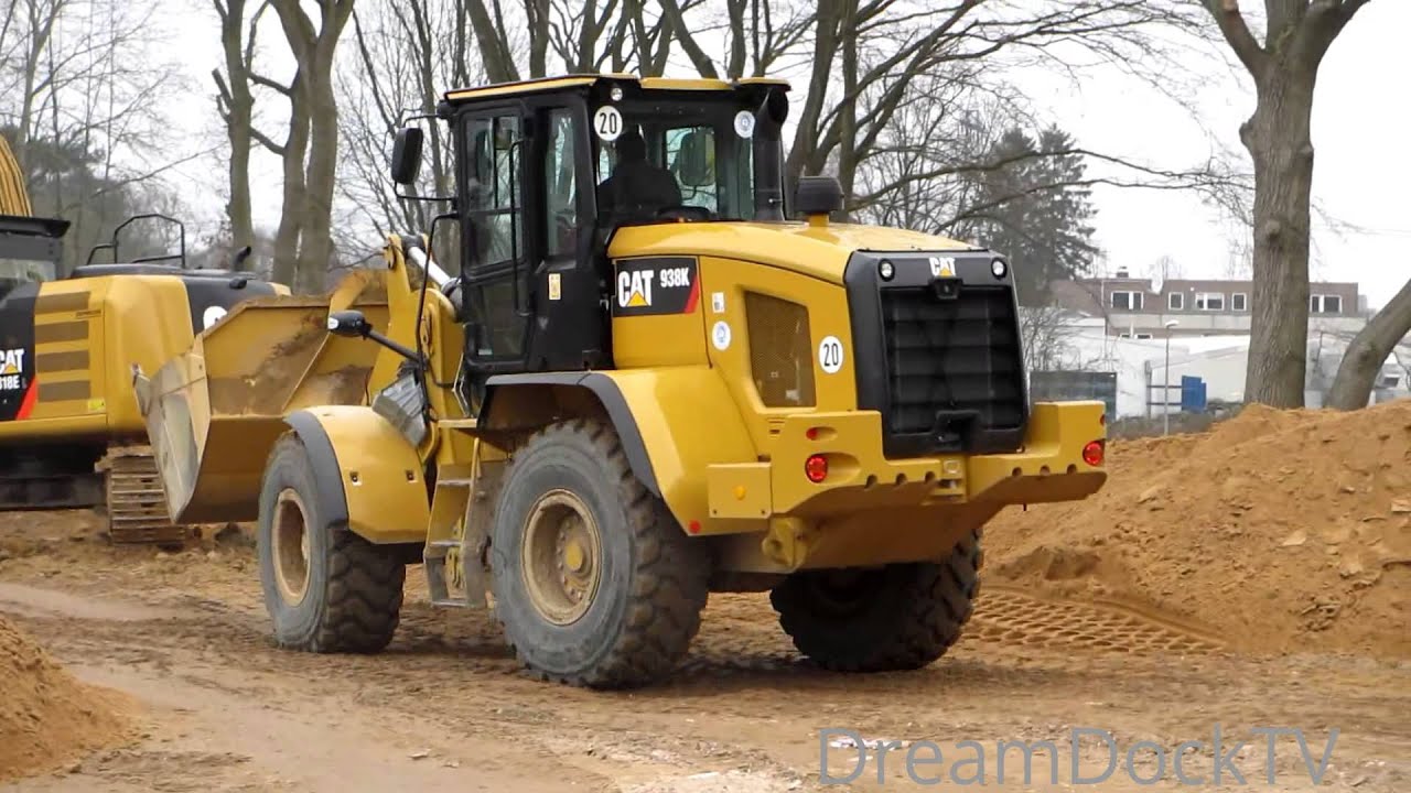 CATERPILLAR 938K WHEEL LOADER MOVING SAND RADLADER verteilt Sand