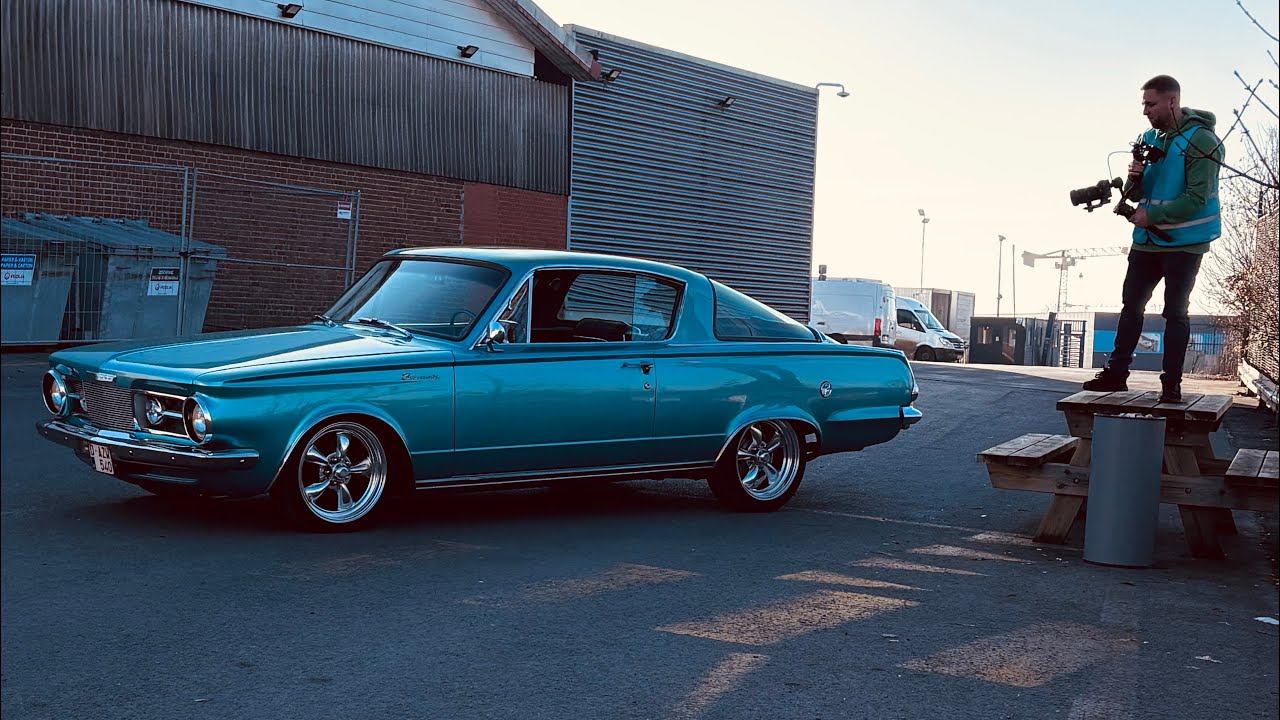 Plymouth barracuda 1965 / Ford Anglia 1965 (4k Utra)