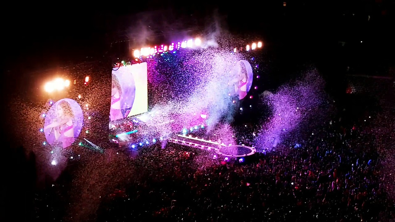SHAKIRA - El Dorado World Tour - (La bicicleta) Live in Mexico City