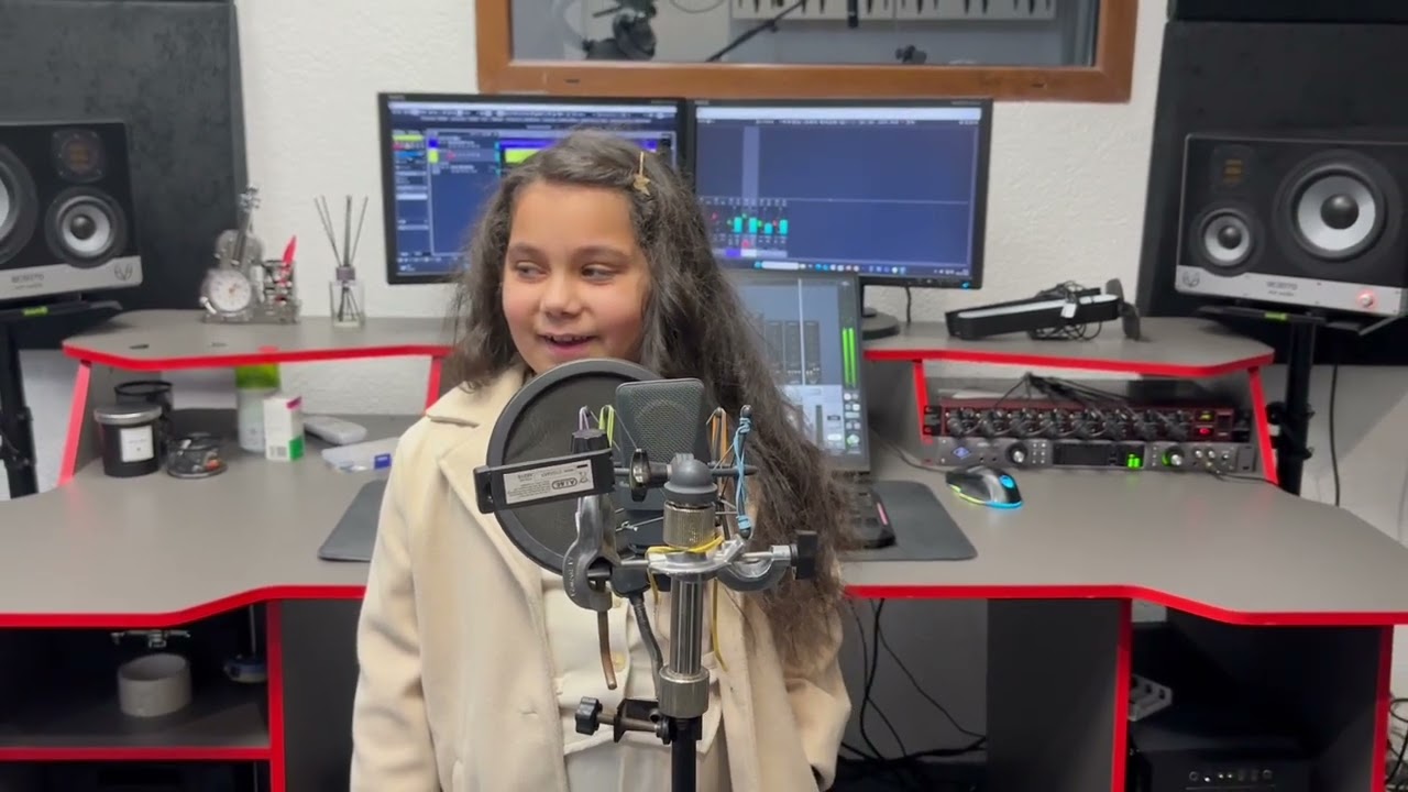Am&aacute;lia Zbill&yacute; - Anlasana - Official VideoKlip - COVER