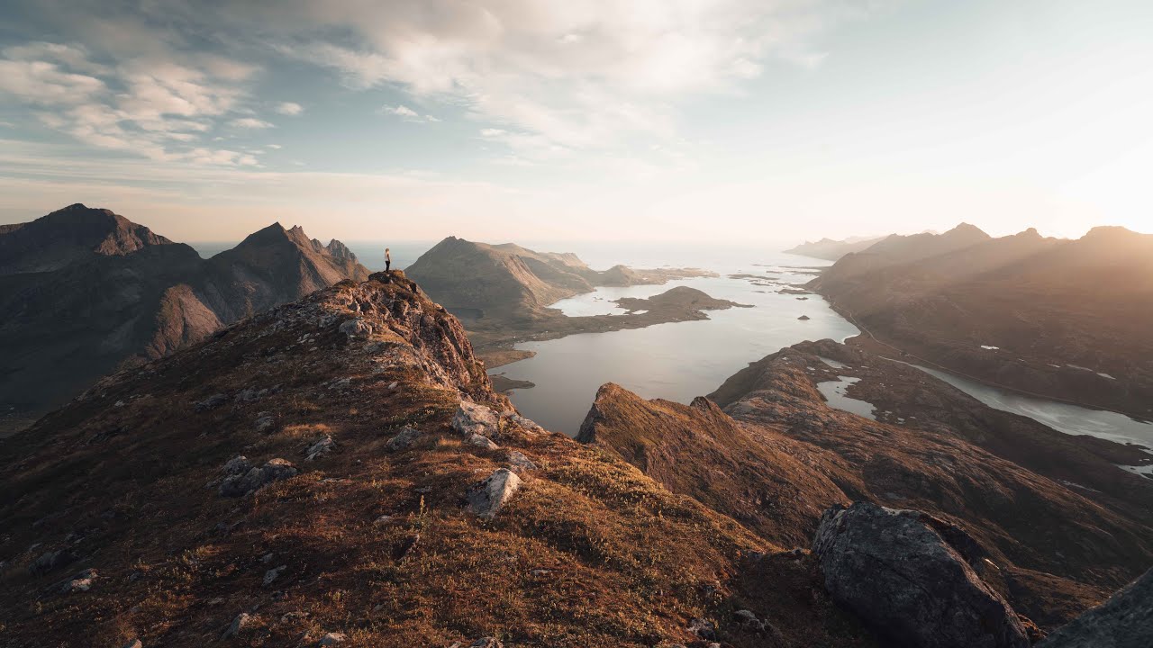 Narvtinden hike - Moskenesøya | Lofoten Islands | Norway