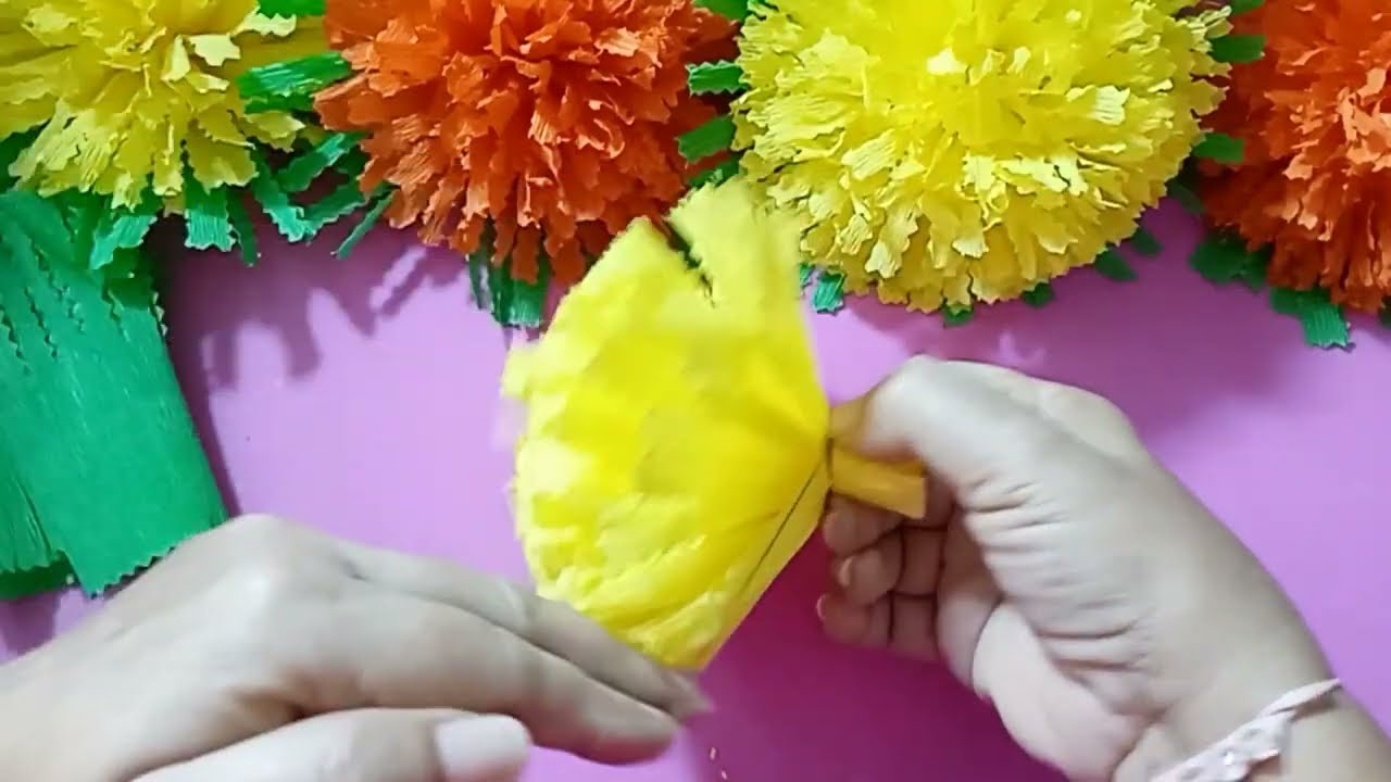 #flores Cómo hacer flores de Cempasúchil con papel crepé #cempasúchil #papel ‼️ Hilda Manualidades 🔔