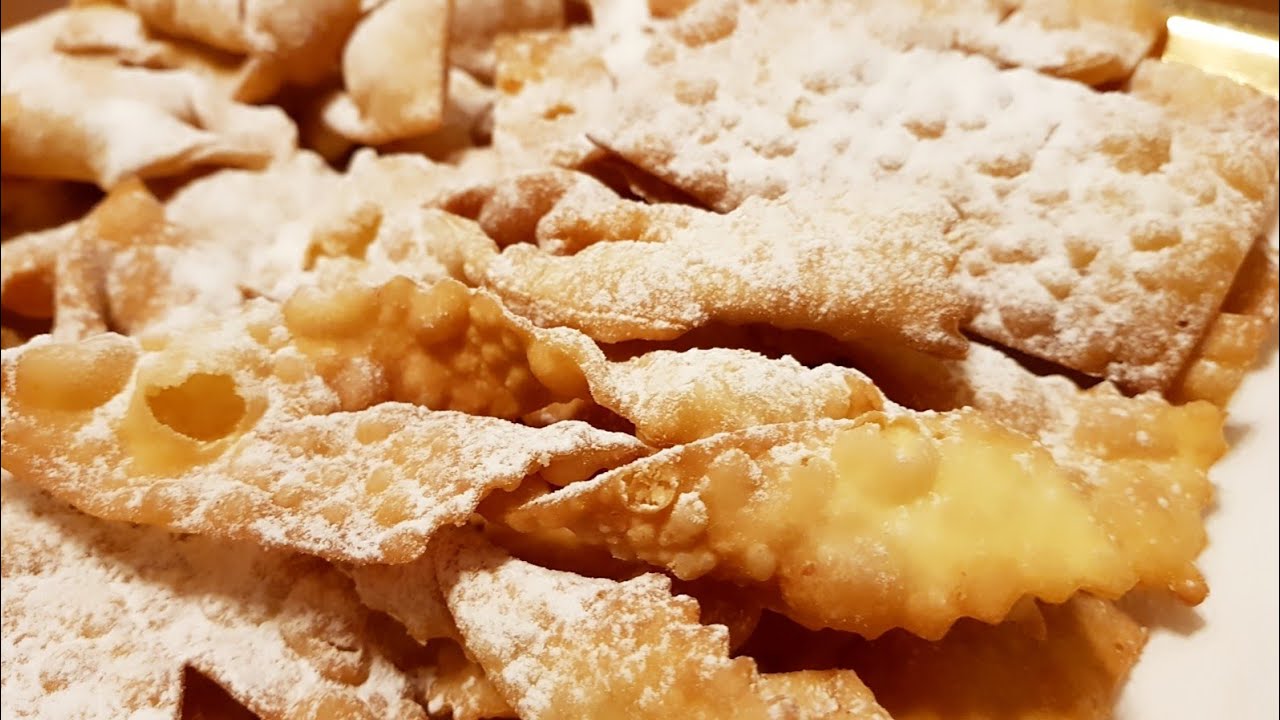 Iginio Massari : Chiacchiere , lattughe , bugie , frappe , crostoli , cenci.  Ricetta Buonissima