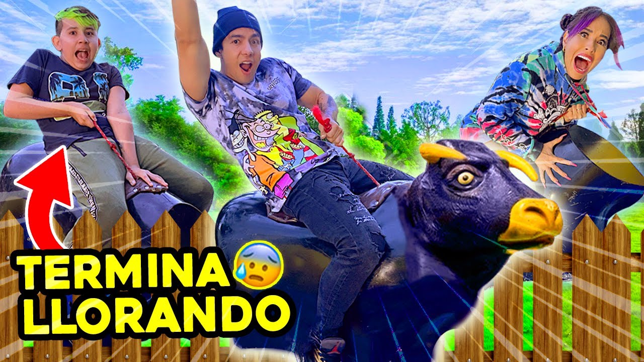 EL ULTIMO EN CAER DEL TORO MECÁNICO GANA!! RETO CON UN FAN.. ESTO PASÓ 😰 | Mau McMahon