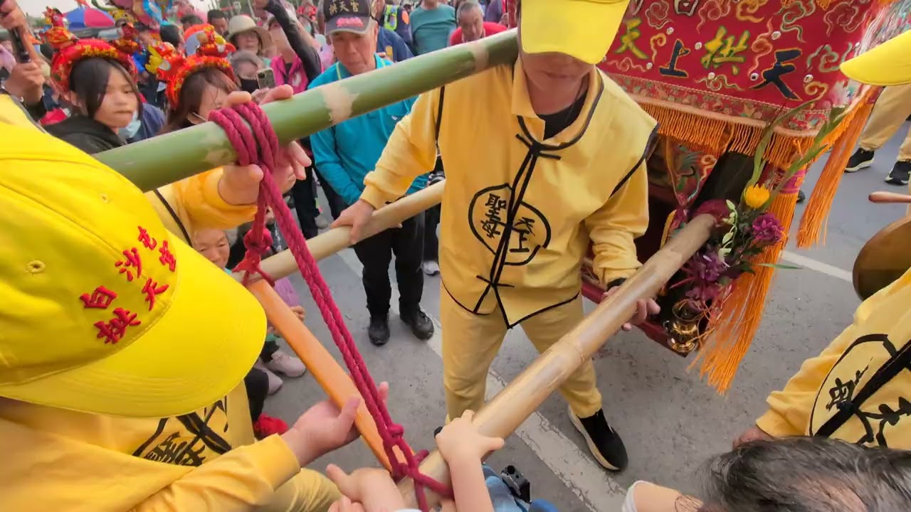 媽祖婆慈悲心！為二位憨兒賜福！白色沙屯媽祖里港贊境--8