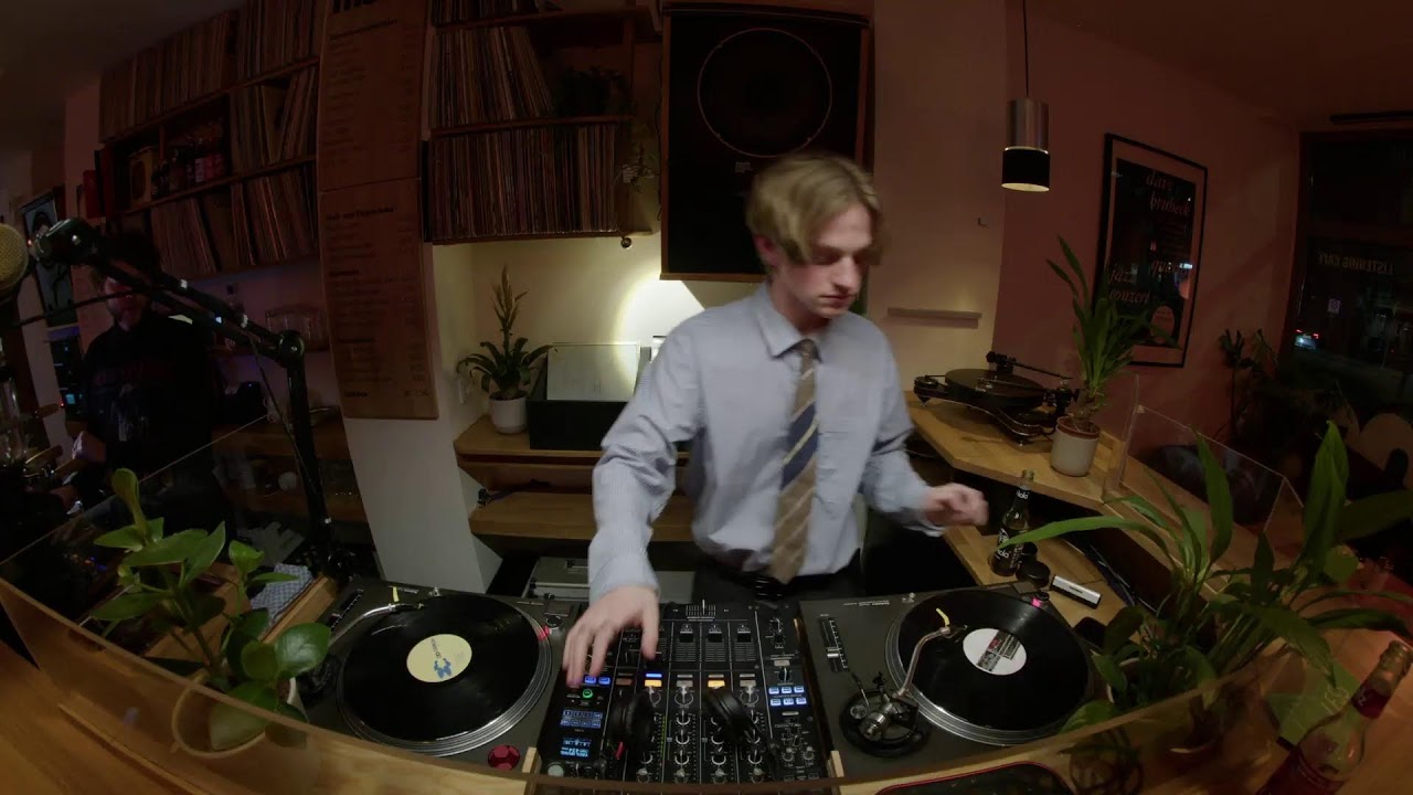 Uplifting Techno DJ-Mix | Recycling Wax Radio w/ Lysander | mono•radio