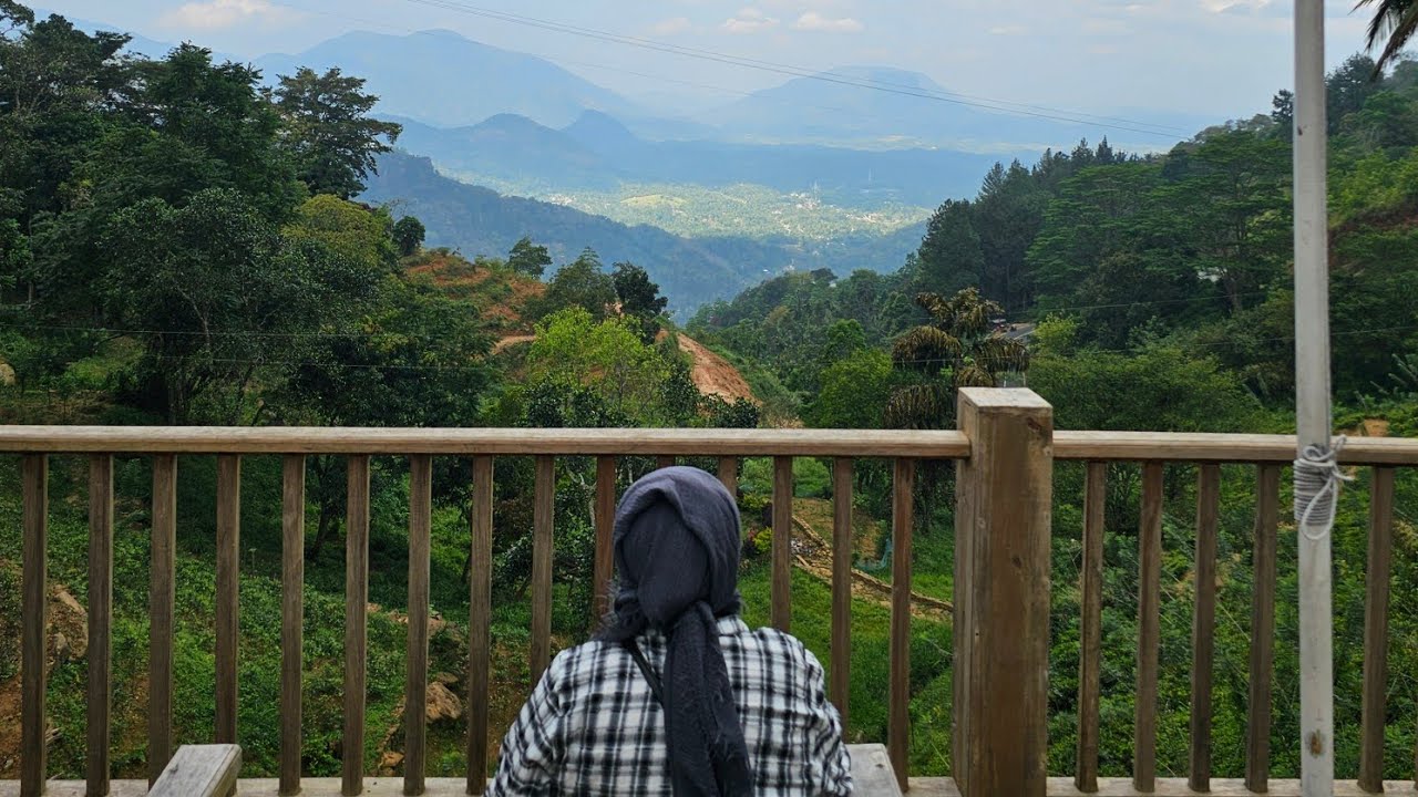 Ambuluwawa Temple - Very Tall and Scary but Definitely Worth the Hike (Come EARLY)