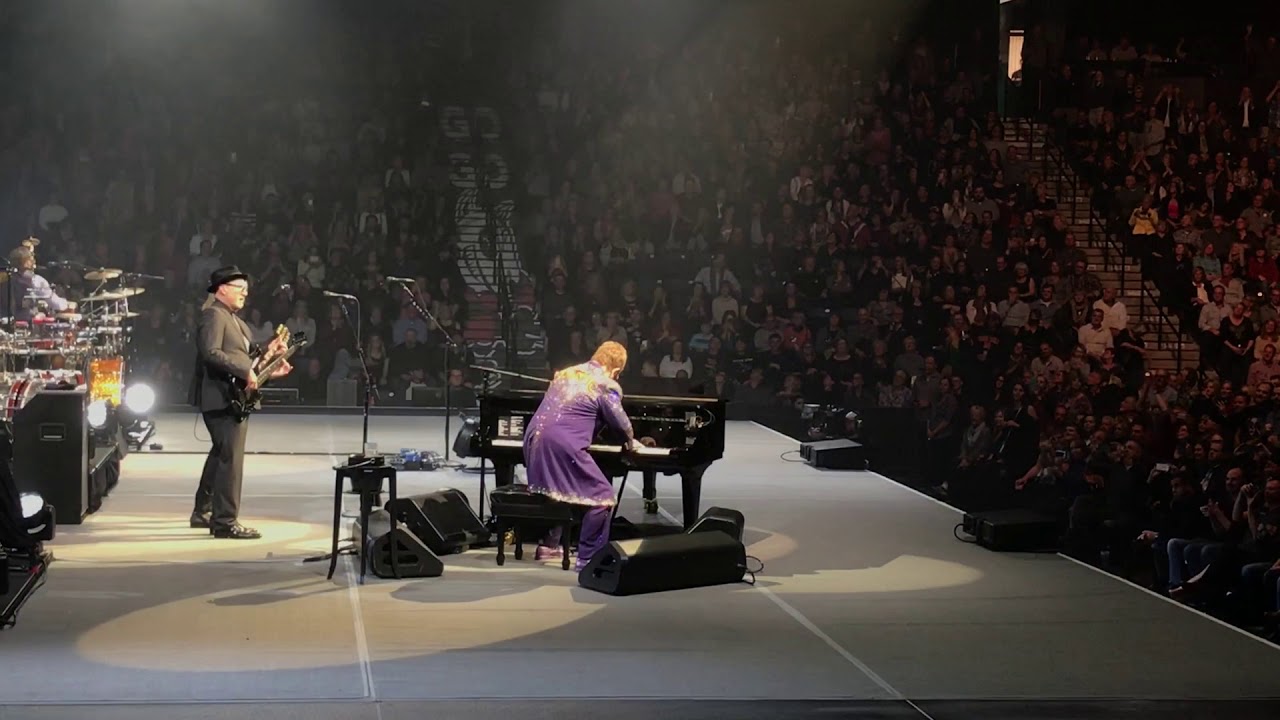Elton John- Levon