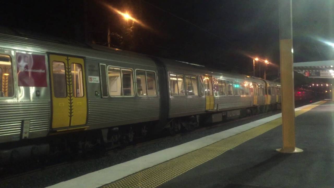 QR trains at Wooloowin