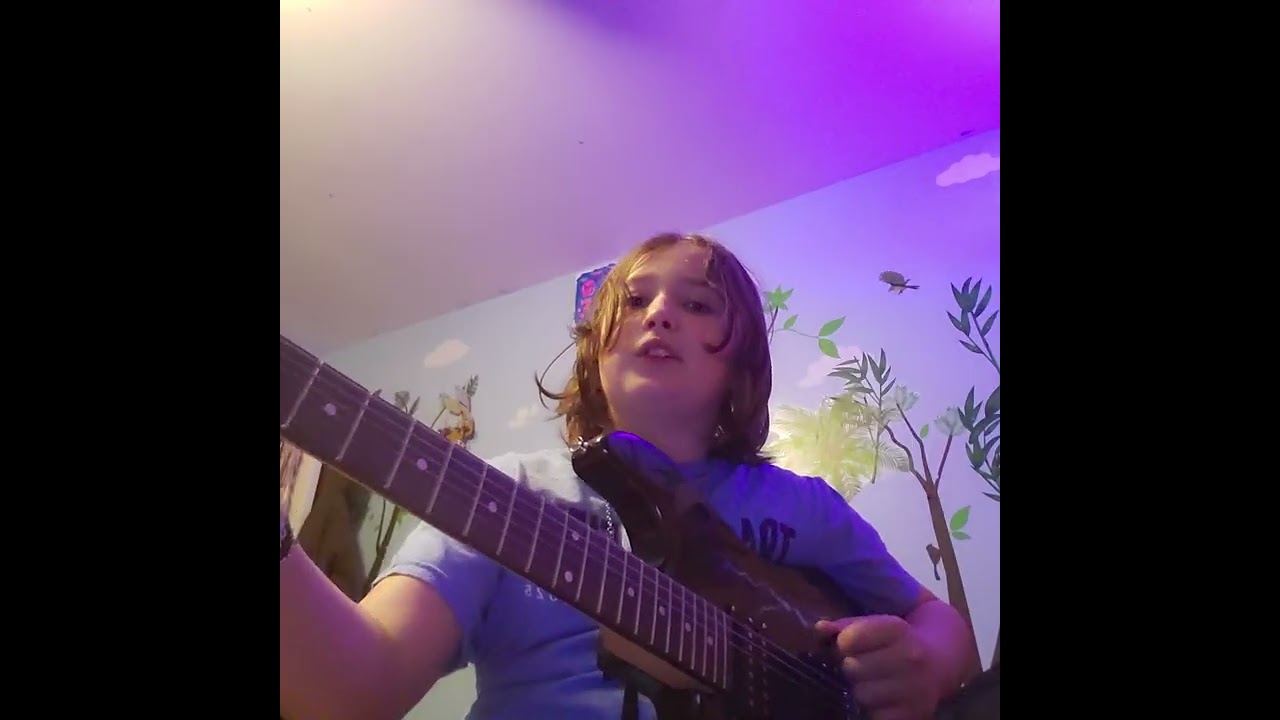 Here is how to play Smoke On the Water studio way