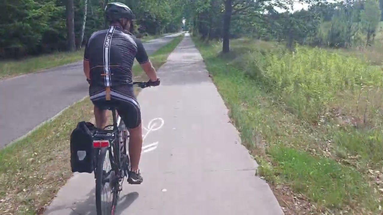 Dolina Baryczy, ścieżka rowerowa trasą dawnej kolei wąskotorowej.