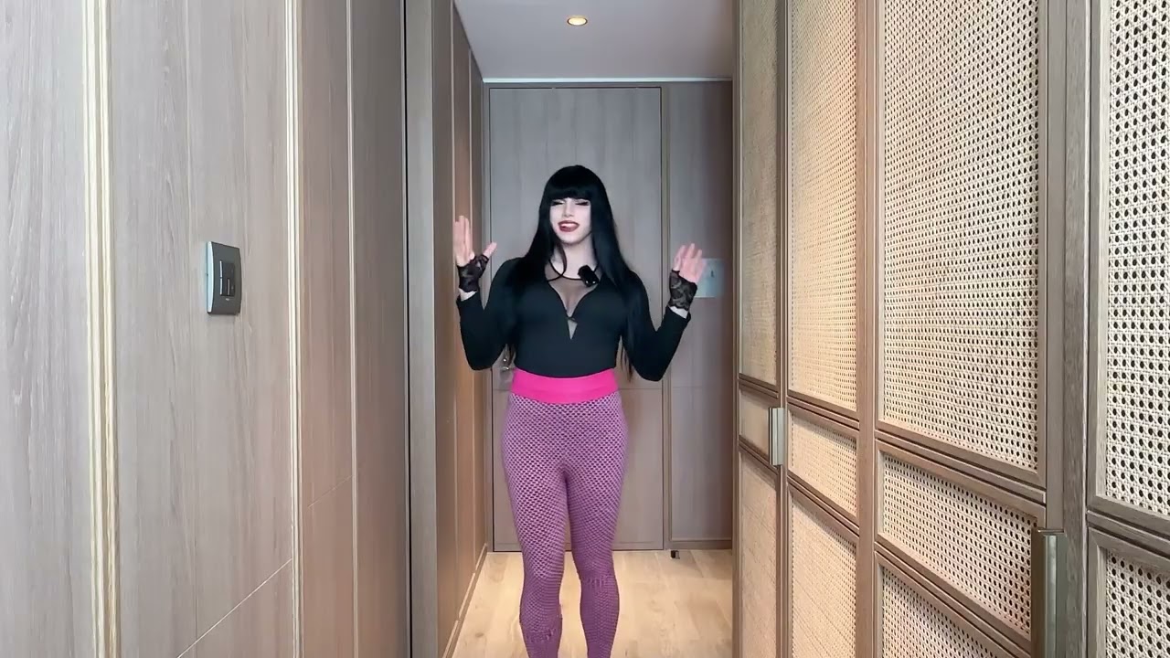 Crossdresser Tries on Leggings!