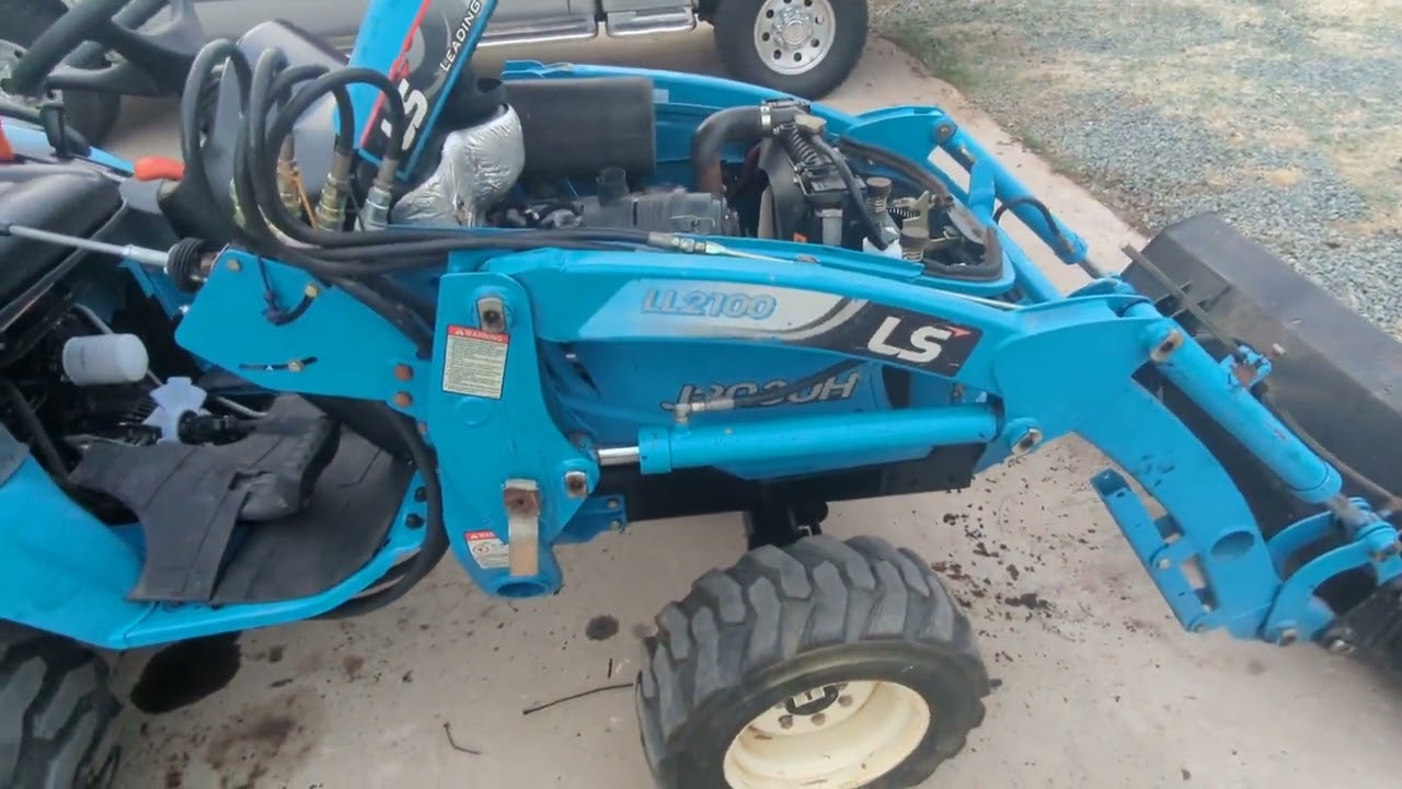 LS Mtron J2030H tractor with S3L2 Diesel walk-around