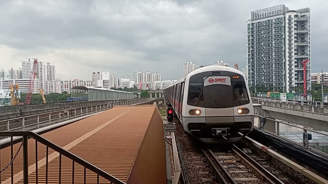 🟩C151A Set 555/556 arriving Jurong East MRT Station (Pasir Ris Bound)