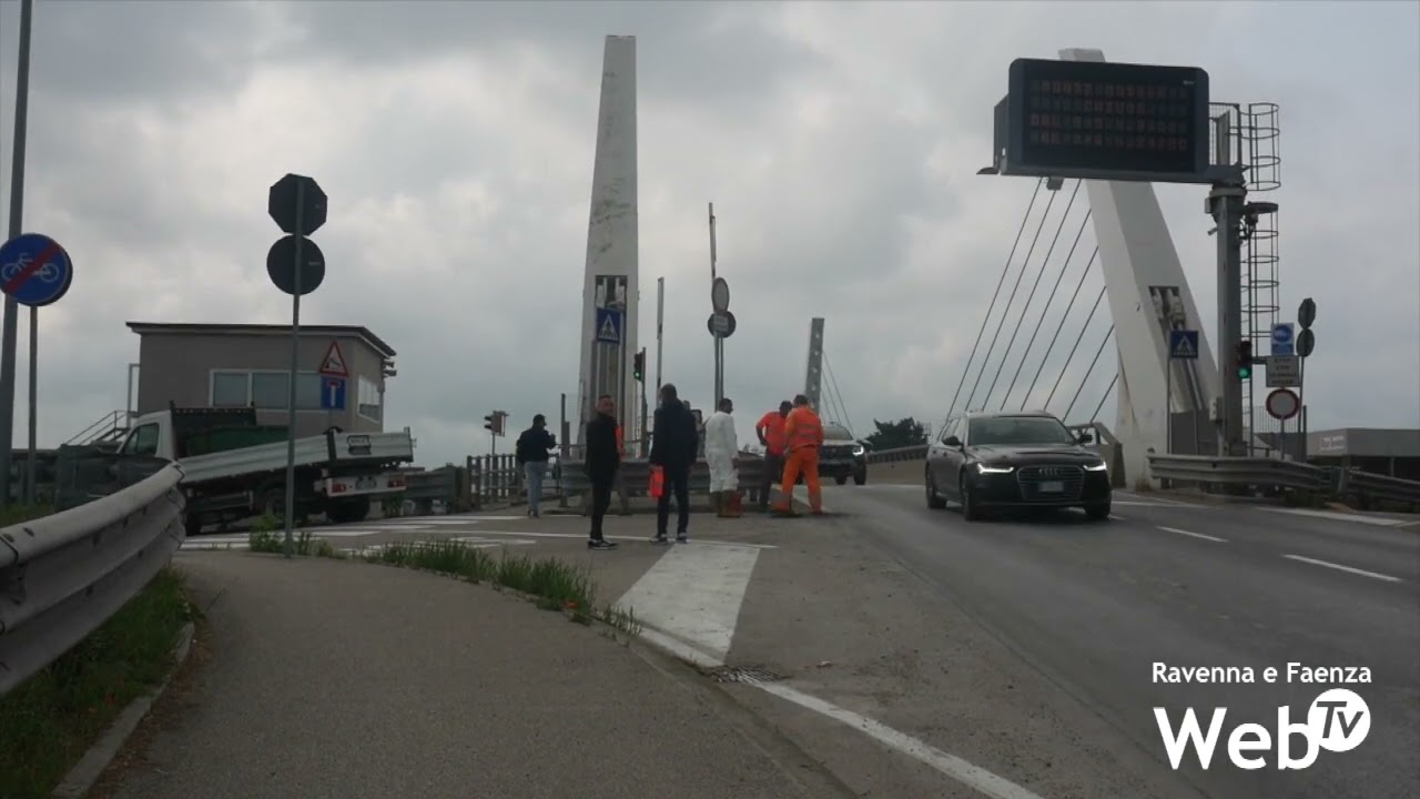 Ponte mobile chiuso da lunedì mattina: code nella zona della Darsena