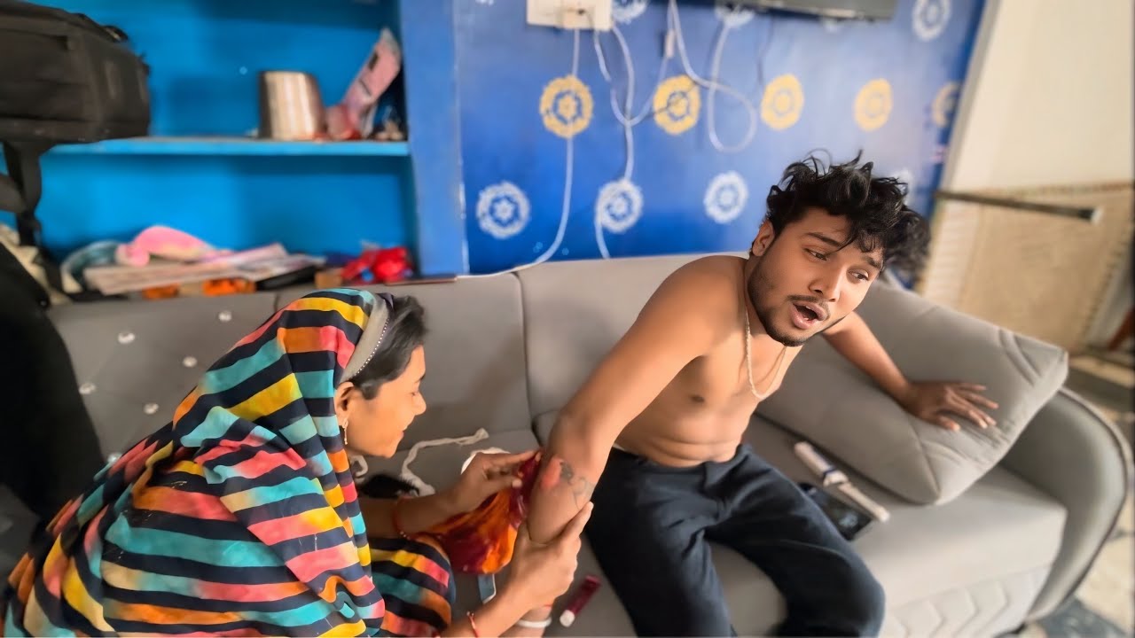 Gadi se gir gaya Thand me maja hi agaya 🥵