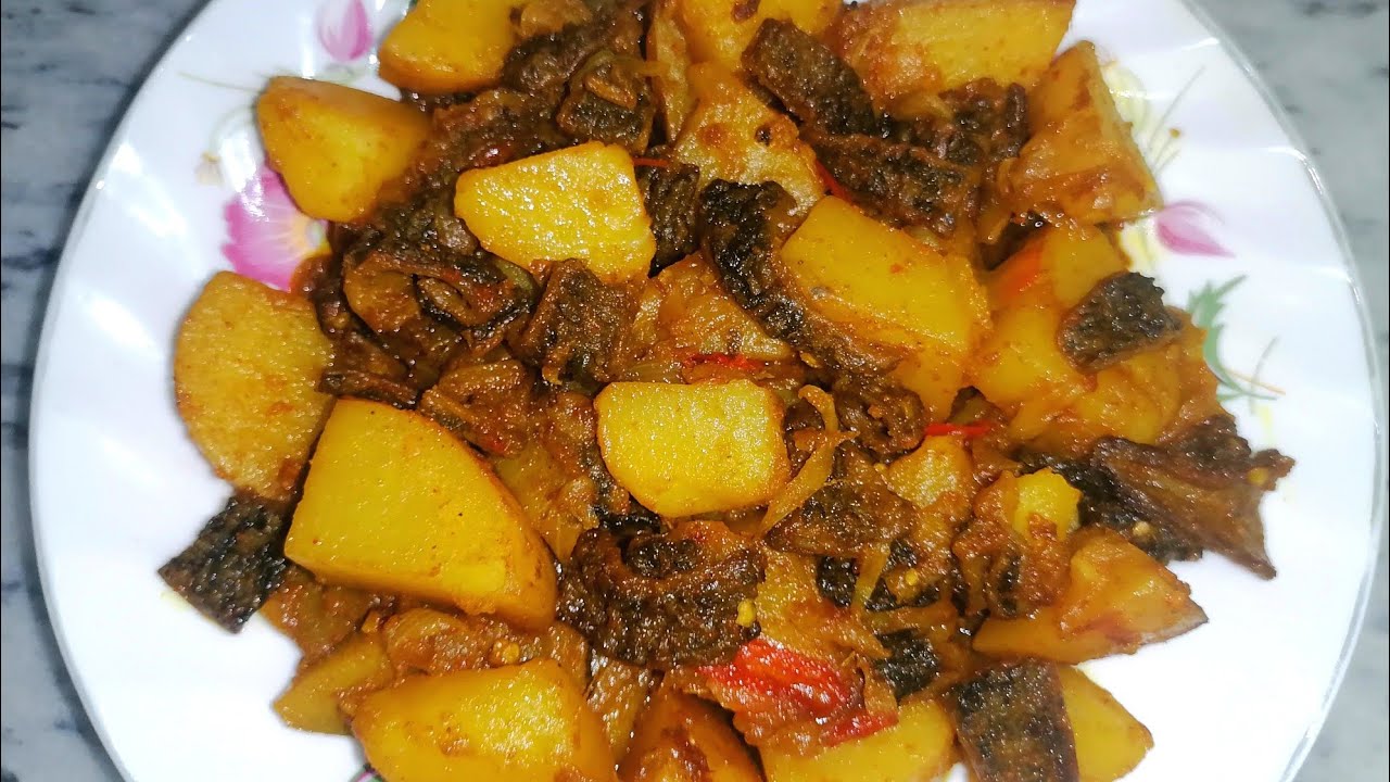 Aloo Karela Recipe | Aloo Karela Banany Ka Tarika | Bitterground Potato | By kitchen with Zainab 