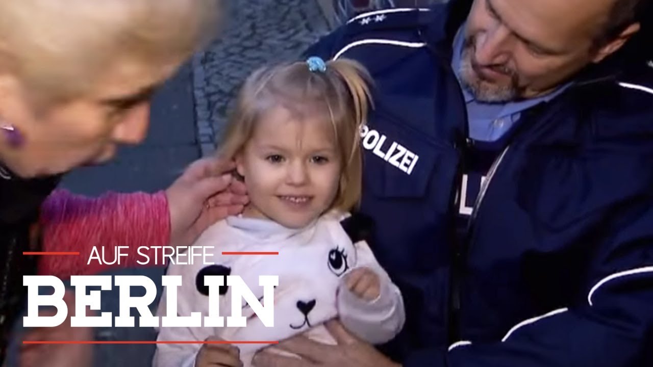 Was macht das Mädchen alleine im Schlafanzug auf der Straße? | Auf Streife - Berlin | SAT.1 TV