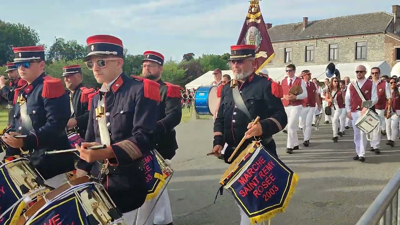 St Rémy Rosée 2022, départ du bataillon carré vers l'église pour la rentrée