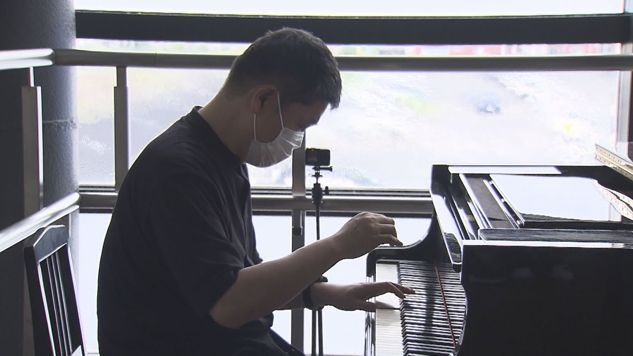 「ロマサガ」シリーズなどでお馴染み　作曲家の伊藤賢治さんが弘前駅のストリートピアノを演奏
