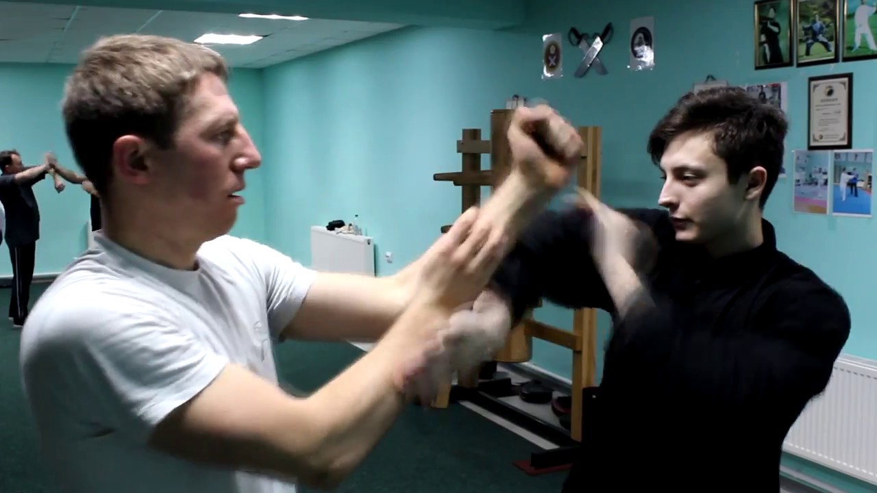 Wingchun training of bong-lap. Club of kungfu 