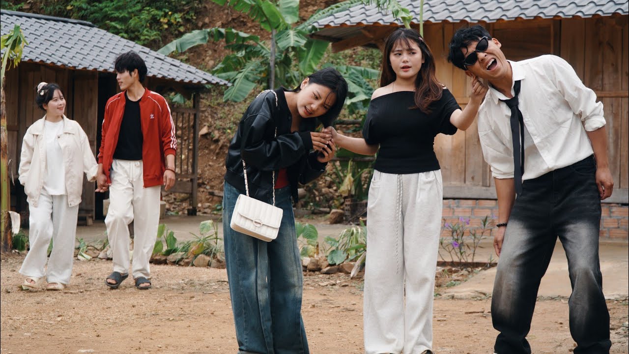 Saib Tsi Taus Hluas Nraus Thiaj Mag Ntaus - Hmoob film 