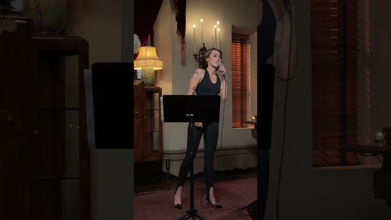 Miley Cyrus - End of the Wolrd (Live from Chateau Marmont)
