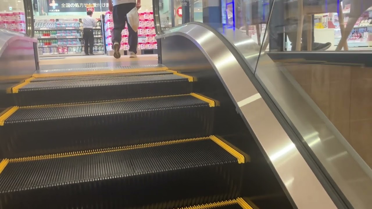 【フジテック】1X新しい エスカレーター　そよら入曽駅前店 1X new escalator Soyora Iriso supermarket Sayama Saitama Japan