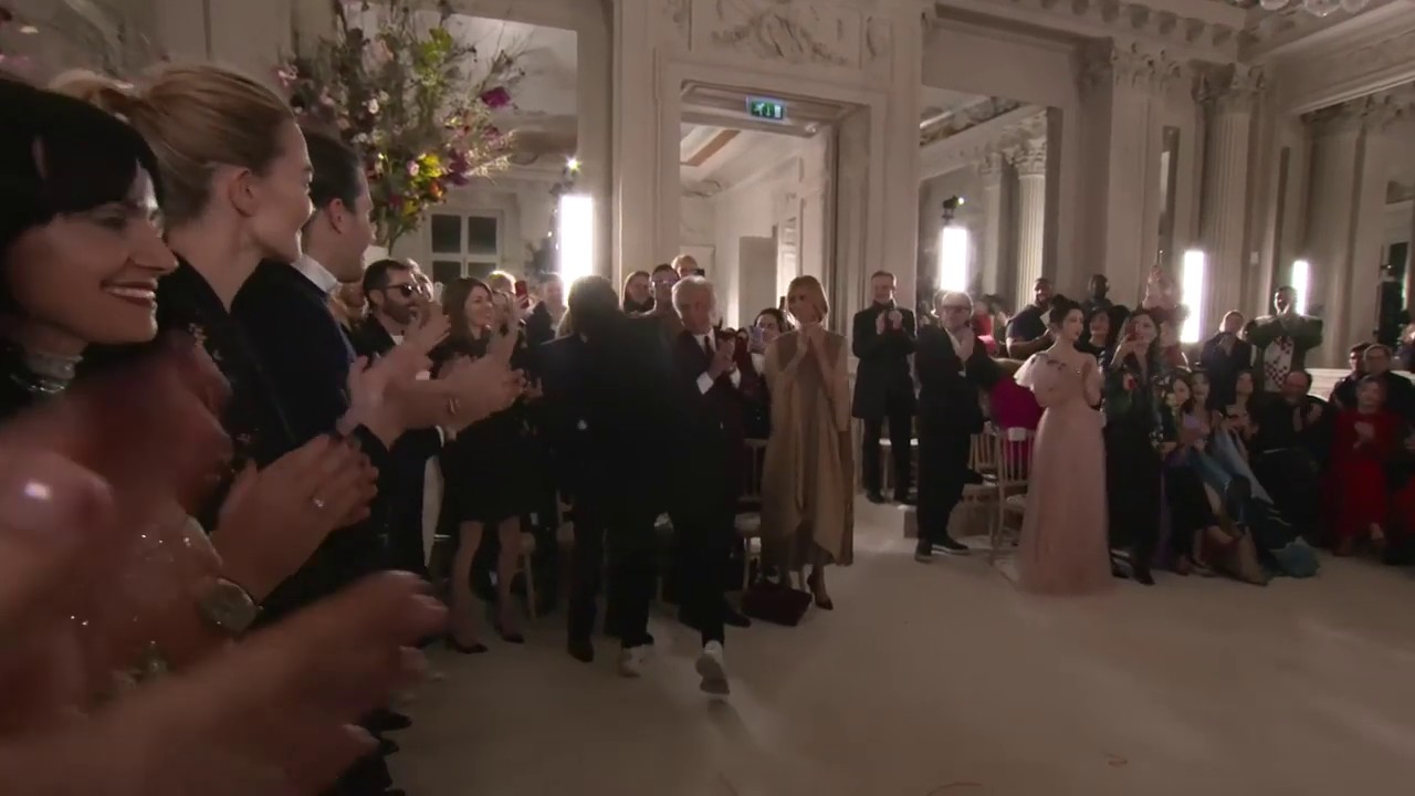 Valentino Spring '19 Haute Couture  Show Closed by Naomi Campbell