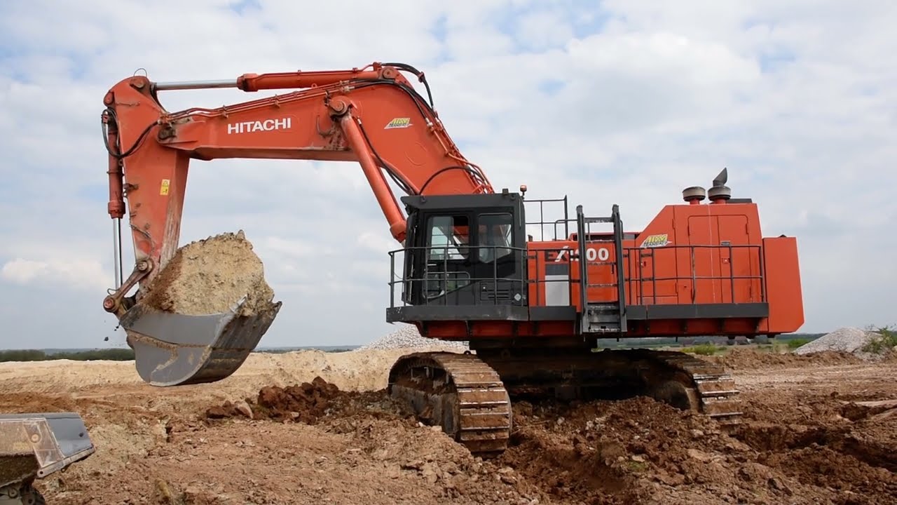 Hitachi EX1200 loading A30G