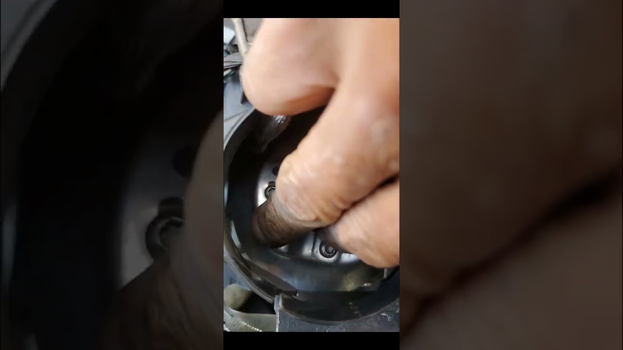 2012 Nissan Altima SR 3.5 CORRECT headlight bulb H.I.D or L.E.D How to remove and install bulb.