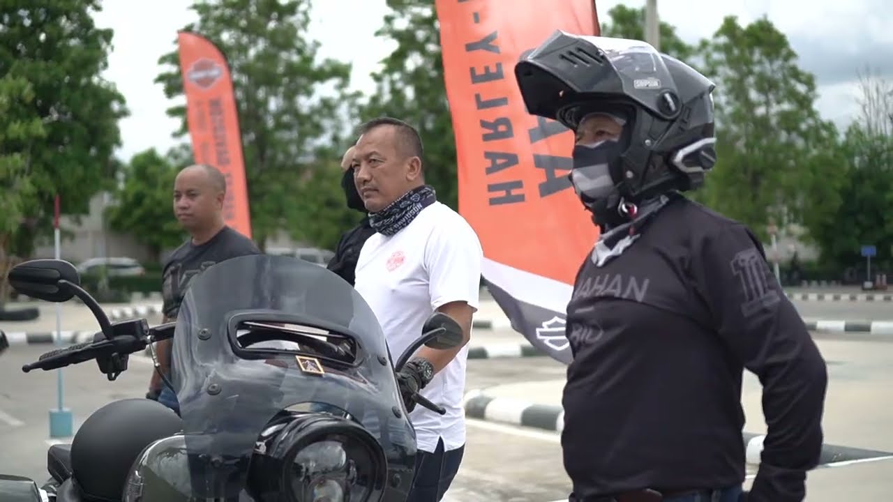 เรียนขับขี่ จากครูฝึกตามหลักสูตร HARLEY-DAVIDSON® 