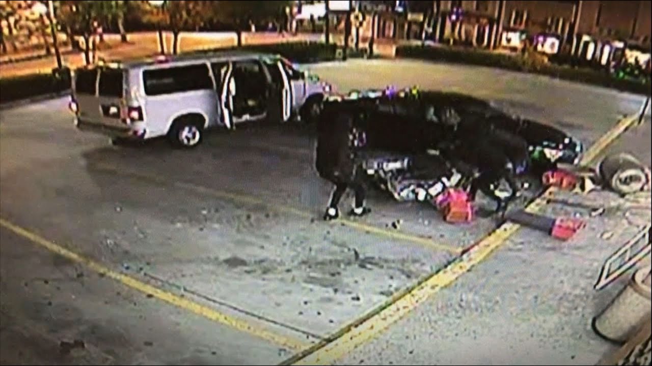 8/27/21 - 7-11 ATM Theft Caught on Camera