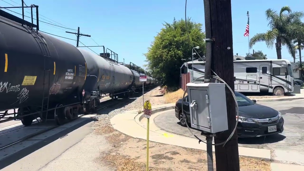 BNSF 3039 leads the local to the Alcoa Yard and El Segundo Yard after passing Sepulveda Blvd