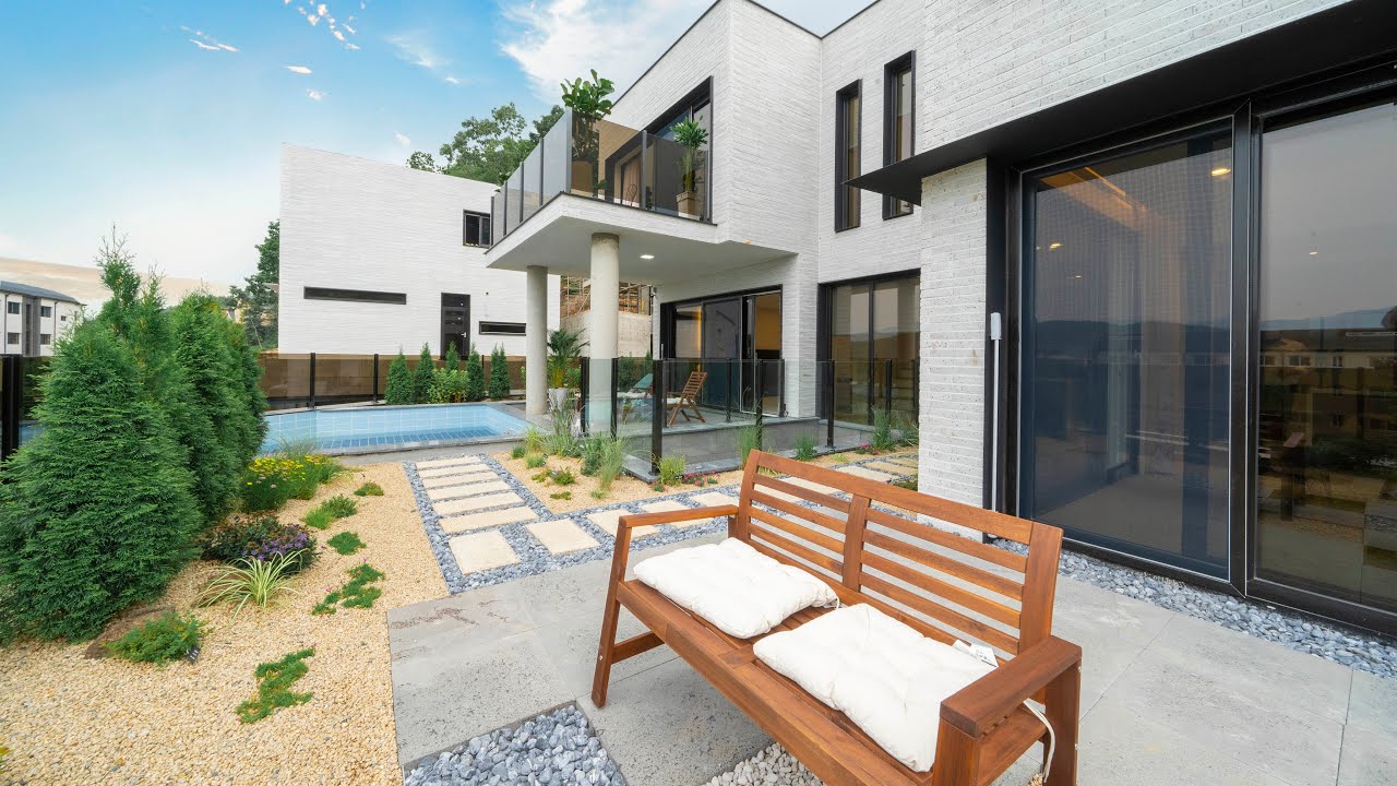 5룸 저택같은 수영장 단독주택 타운하우스 해가움 A detached house with a swimming pool and a movie theater.