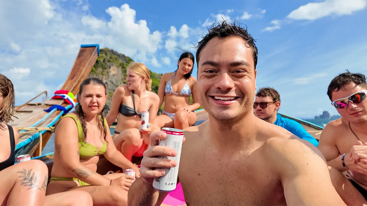 Boat + Island Party in Thailand…🍻🏝️