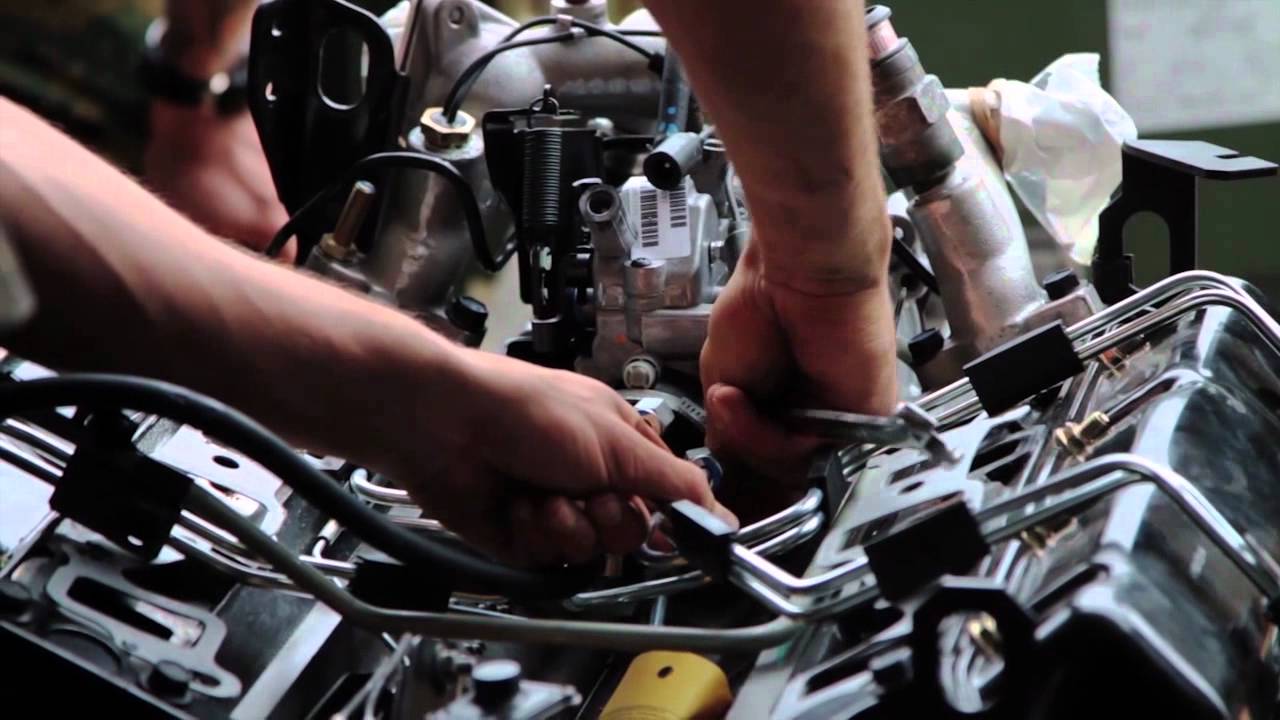 Marine Mechanics replace Humvee engine in Korea