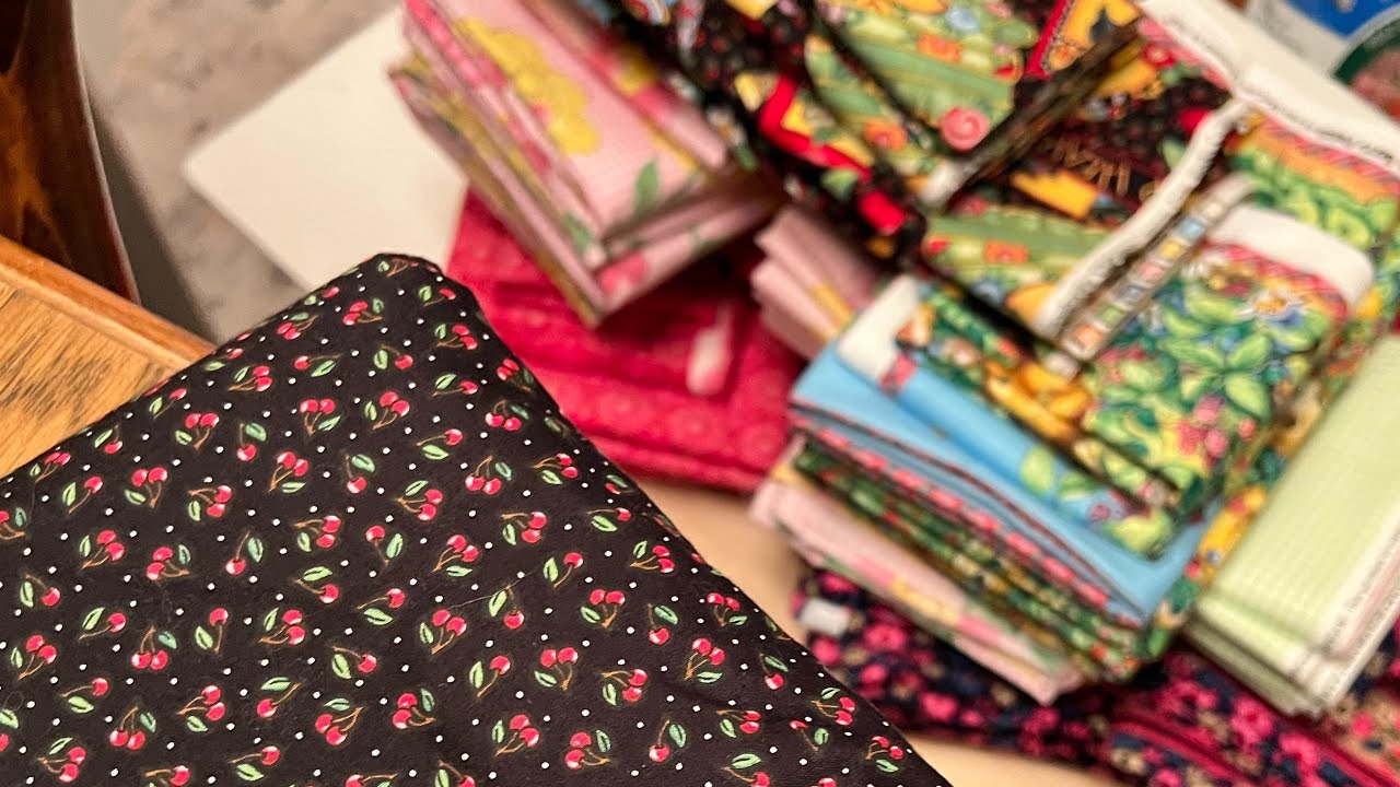 Vintage Fabric Haul | Part 1 The Cutes #fabric #etsyshop #vintagefabric 