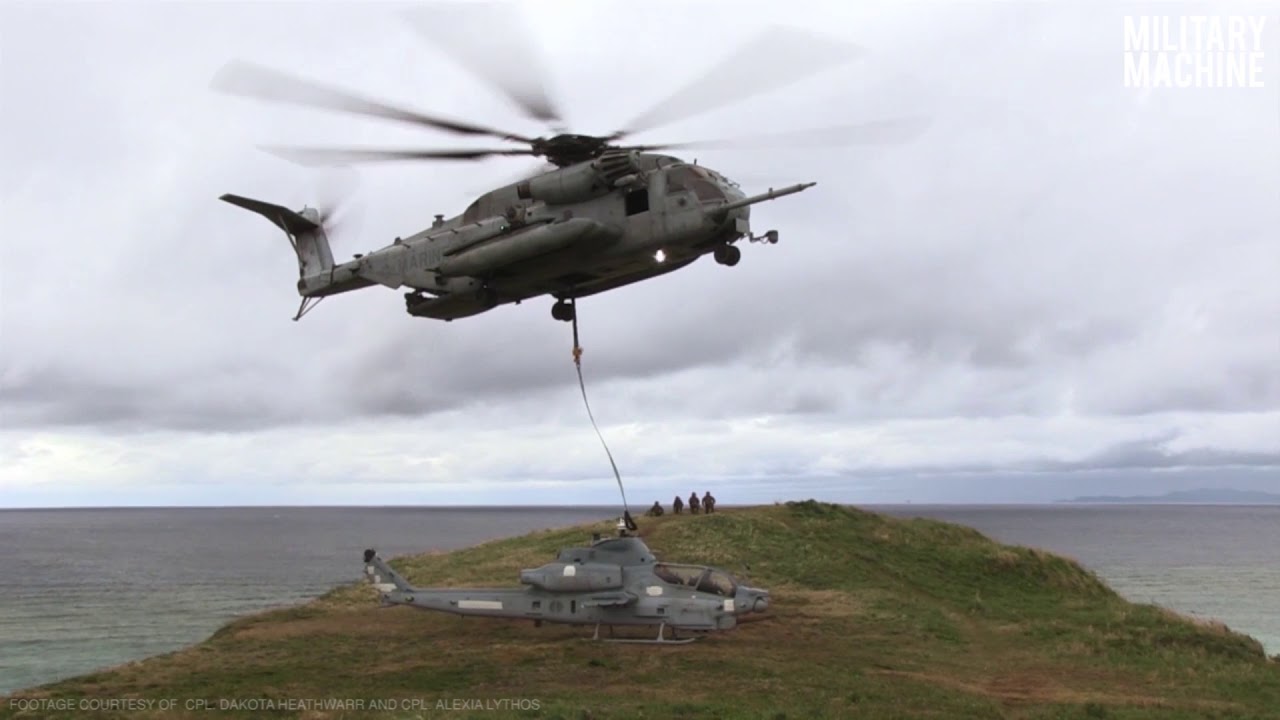 HMH-465 Recovers AH-1Z Viper (Military Machine)