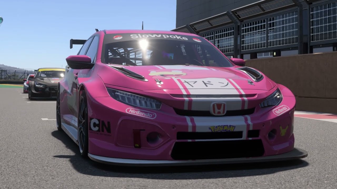 Forza Motorsport pushing through traffic in Kyalami Racetrack