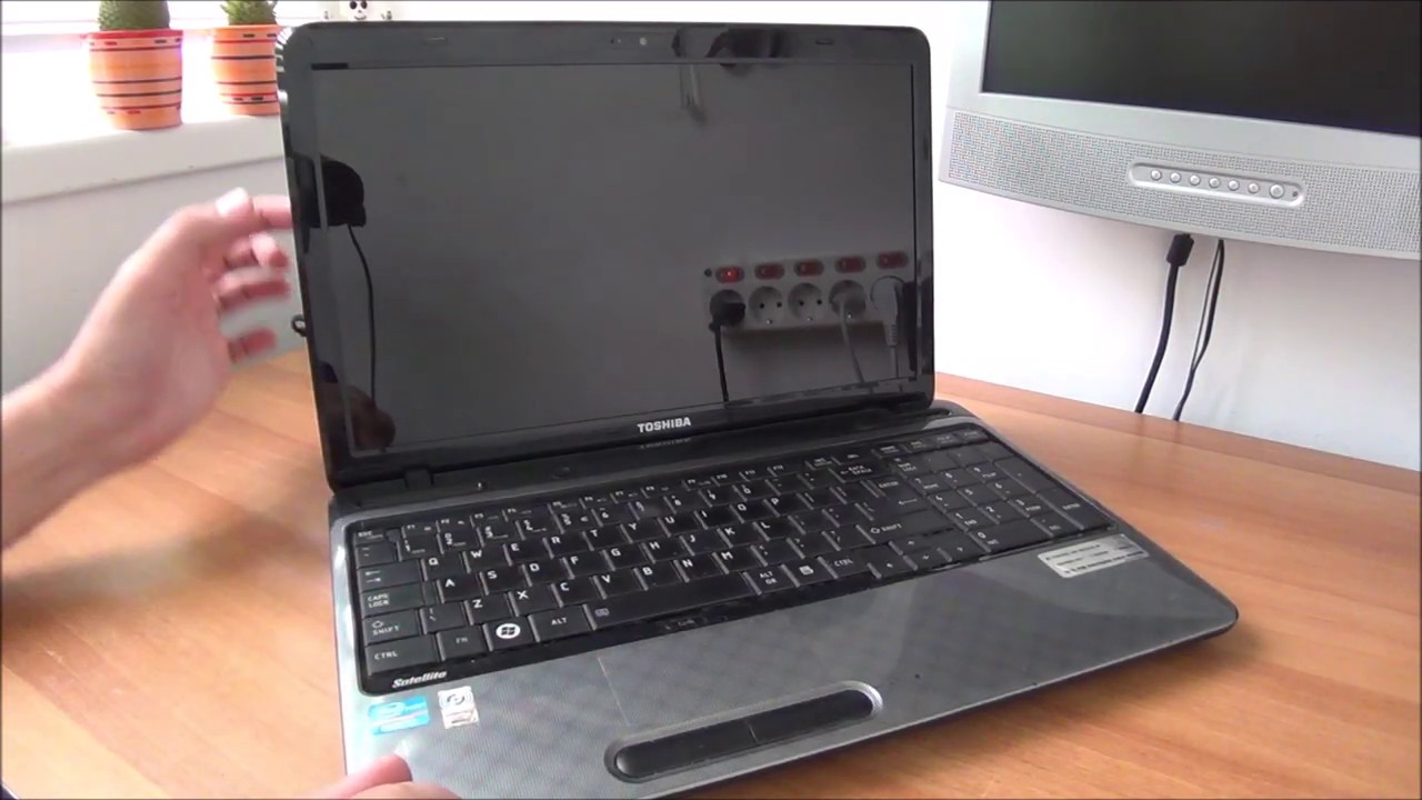 Fixing the loose hinges on a Toshiba laptop