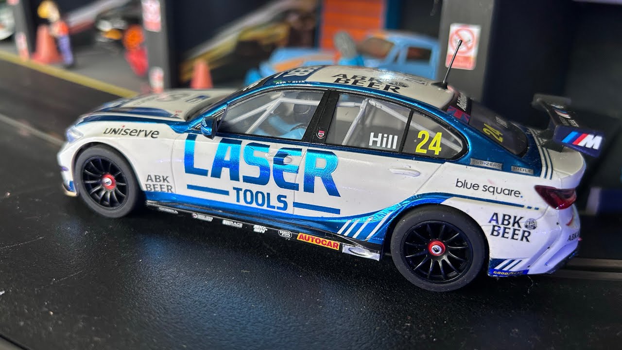 Обзор Scalextric BMW 330e C4526 | Джейк Хилл, BTCC + 10-круговая гонка на время! | Lee’s Slot Cars