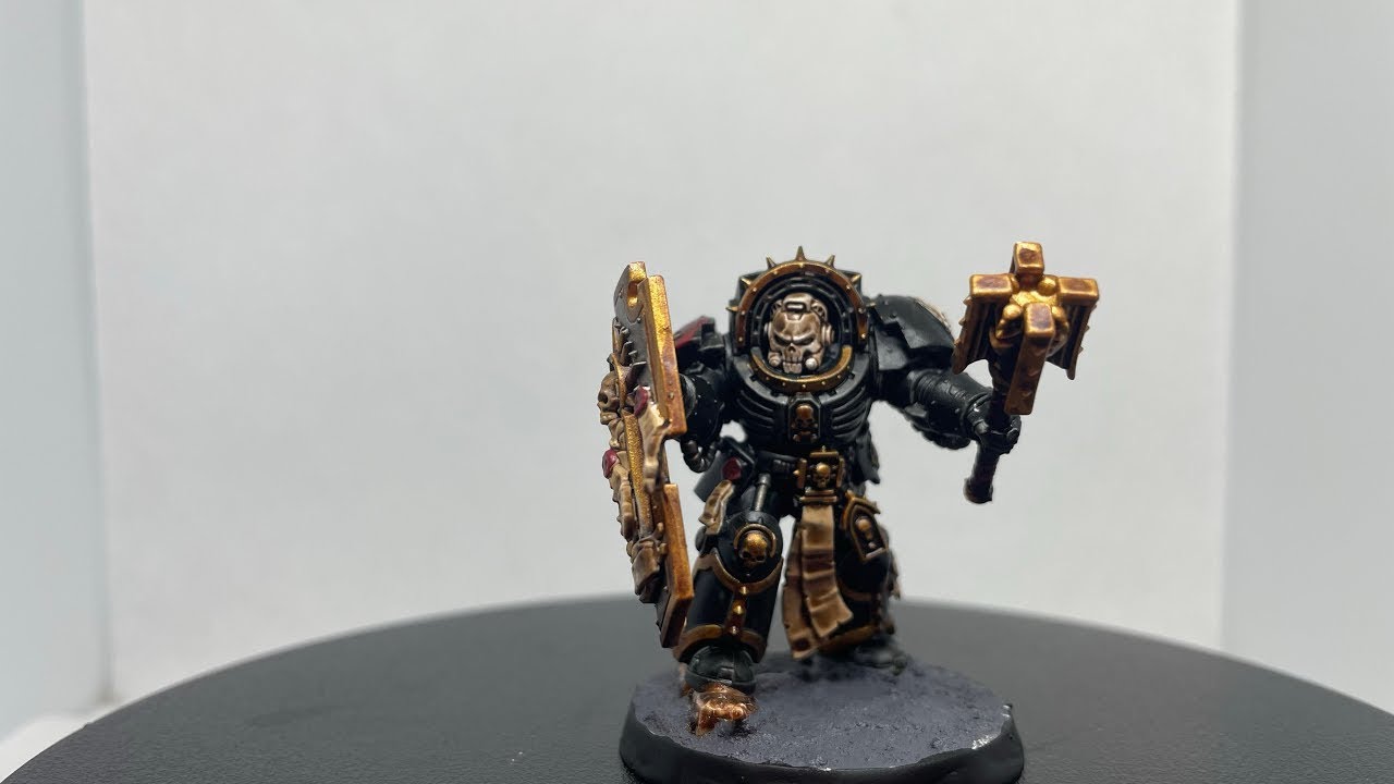 Kapelan Warhammer 40k w zbroi Terminatora