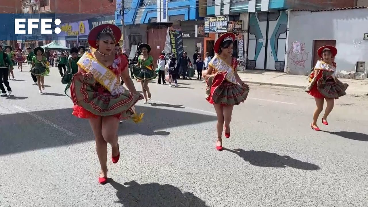Los ritmos andinos y el color se toman las calles en el carnaval de la ciudad más alta de Bolivia